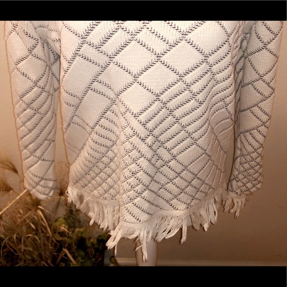 🆕IVANKA TRUMP Cream Frayed Hem Sweater - Picture 3 of 6